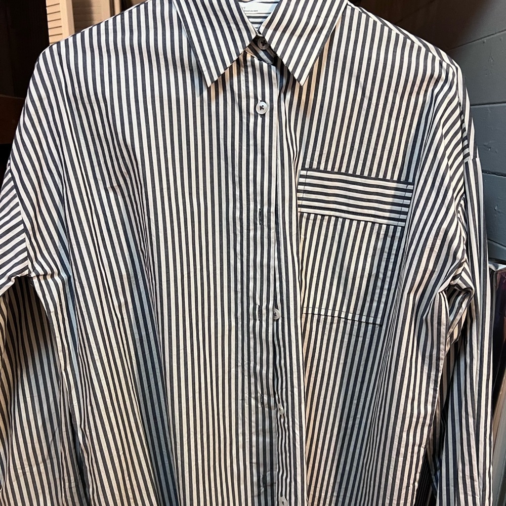 Navy stripe collard poplin